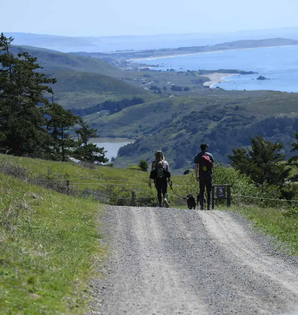 sonoma-coast-jenner-headlands-hikers-spring-2025-emora